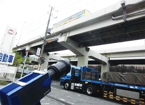 望遠レンズによる地上道路越し亀裂検査